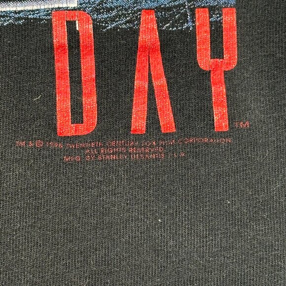 Vintage 1996 Independence Day Movie T-Shirt Stanley DeSantis Made in USA Large - Picture 4 of 11